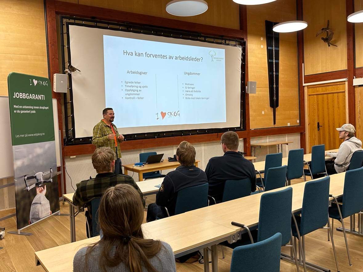 Lars Erik Rønningen fra Skogselskapet Hedemark fortalte om Velg Skog sitt JOB:U prosjekt